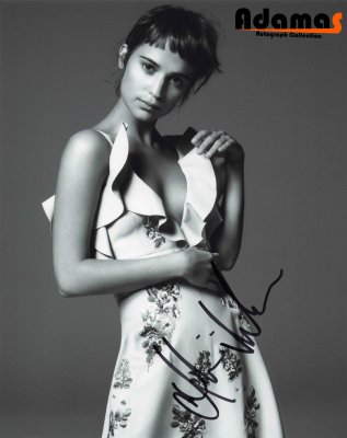 Alicia Vikander_3
